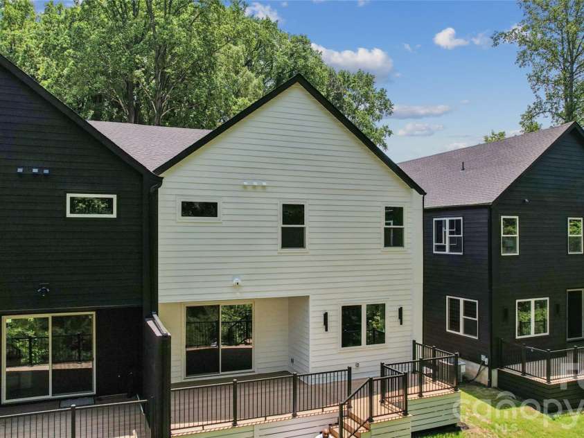 2412 Crestview Drive, Charlotte, NC 28216.  MLS# CAR4332817, YatesRealty ID 43411. 