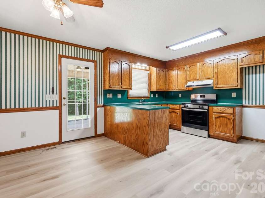 2050 Brownstone Court, Gastonia, NC 28054.  MLS# CAR4412212, YatesRealty ID 43412. 
