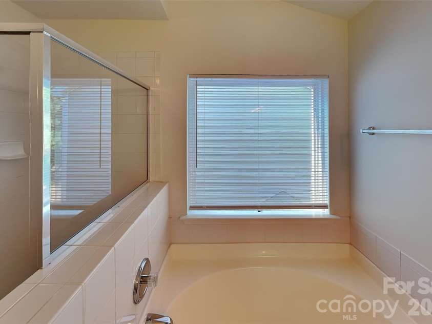 6523 Avonlea Court, Charlotte, NC 28269.  MLS# CAR4409482, YatesRealty ID 43413. 