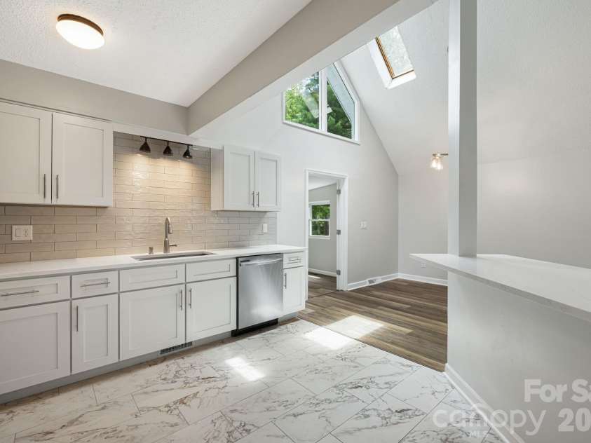 35 Golden Oaks Lane, Fletcher, NC 28732.  MLS# CAR4411250, YatesRealty ID 43415. 