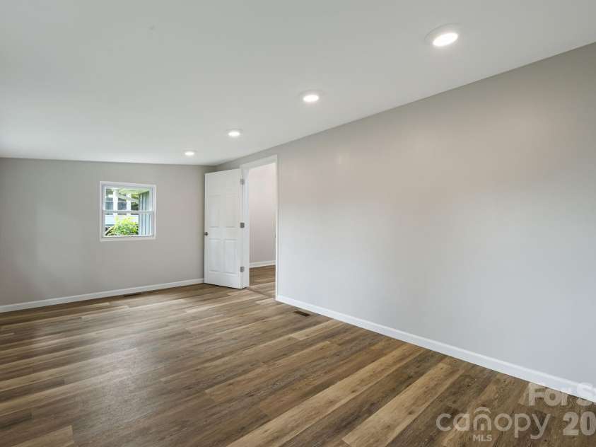 35 Golden Oaks Lane, Fletcher, NC 28732.  MLS# CAR4411250, YatesRealty ID 43415. 