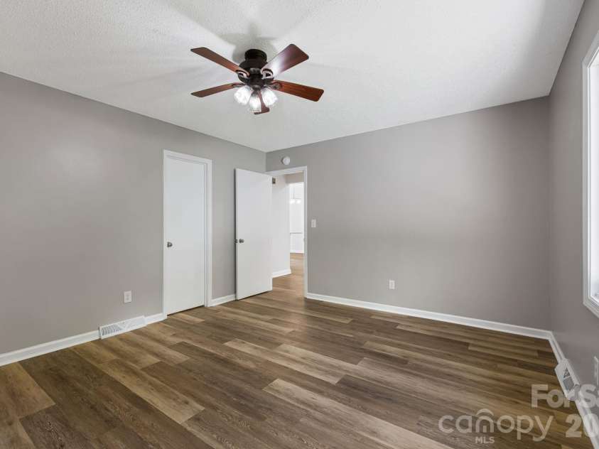 35 Golden Oaks Lane, Fletcher, NC 28732.  MLS# CAR4411250, YatesRealty ID 43415. 