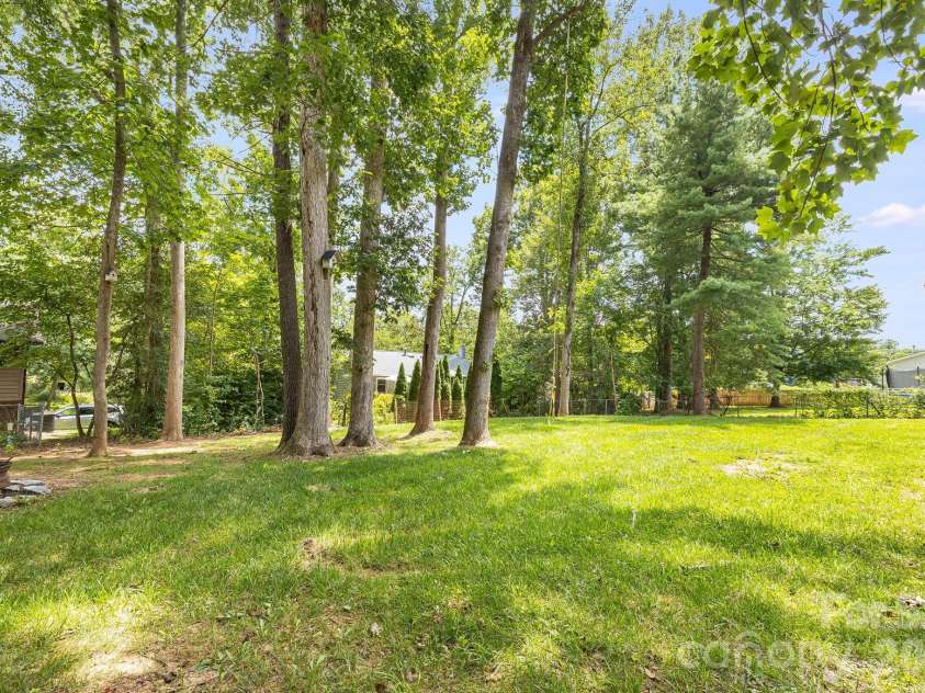 35 Golden Oaks Lane, Fletcher, NC 28732.  MLS# CAR4411250, YatesRealty ID 43415. 