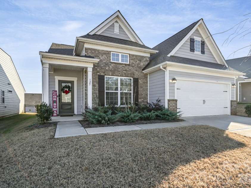 125 White Apple Way, Statesville, NC 28625.  MLS# CAR4412380, YatesRealty ID 43416. 