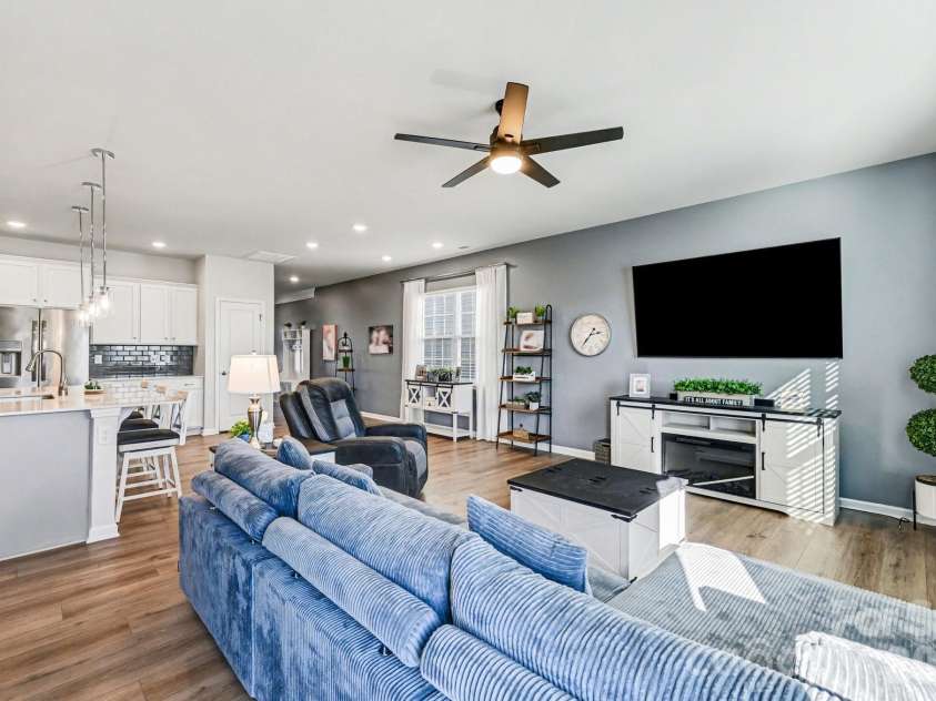 125 White Apple Way, Statesville, NC 28625.  MLS# CAR4412380, YatesRealty ID 43416. 