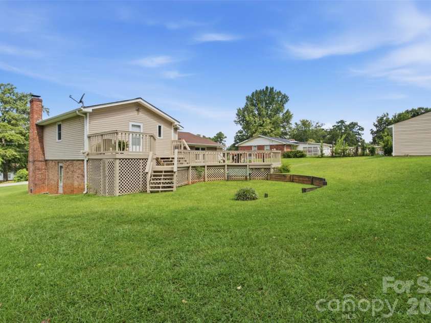 220 Hunstanton Drive, Winnsboro, SC 29180.  MLS# CAR4413754, YatesRealty ID 43417. 23x23 Workshop with HVAC