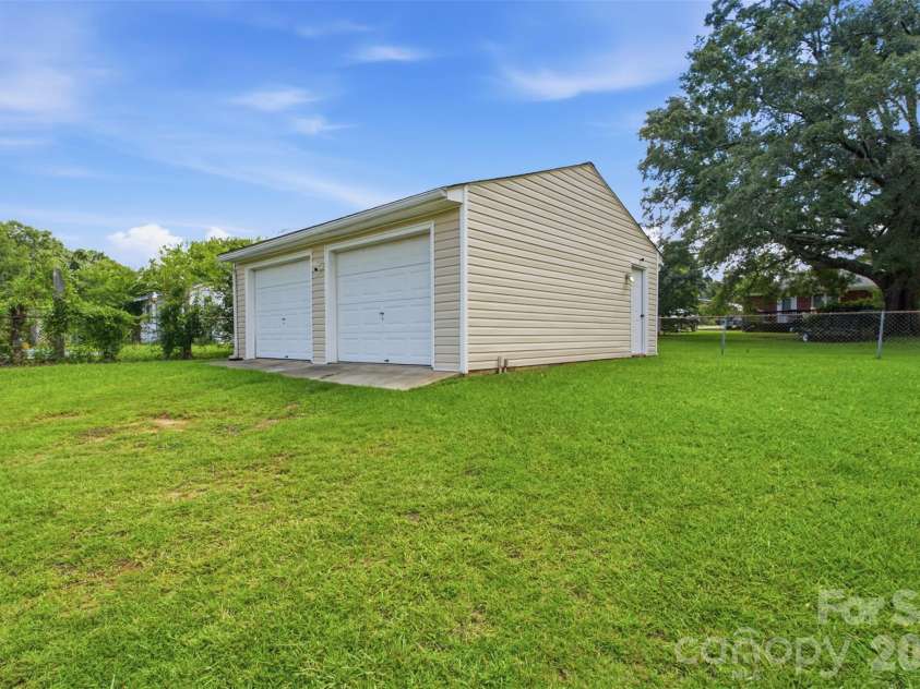 220 Hunstanton Drive, Winnsboro, SC 29180.  MLS# CAR4413754, YatesRealty ID 43417. 23x23 Workshop with HVAC