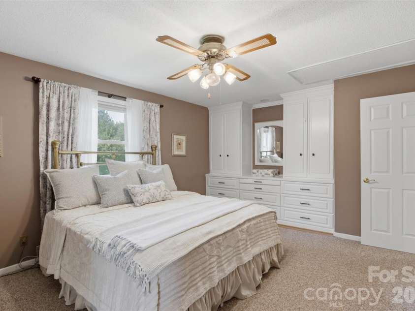 220 Hunstanton Drive, Winnsboro, SC 29180.  MLS# CAR4413754, YatesRealty ID 43417. 