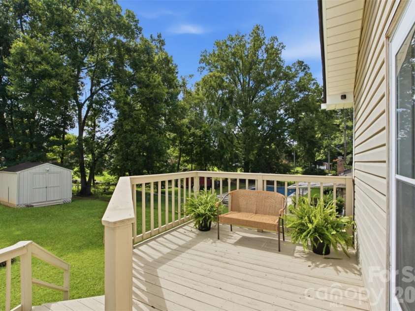 220 Hunstanton Drive, Winnsboro, SC 29180.  MLS# CAR4413754, YatesRealty ID 43417. Multi-Level Deck