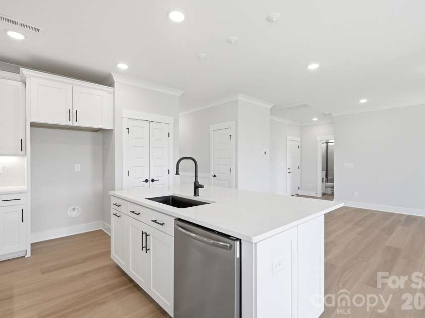 1433 Crooked Stick Drive, Rock Hill, SC 29730.  MLS# CAR4360974, YatesRealty ID 43418. Kitchen