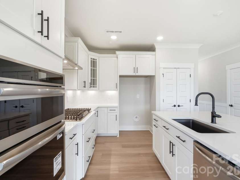 1433 Crooked Stick Drive, Rock Hill, SC 29730.  MLS# CAR4360974, YatesRealty ID 43418. Kitchen