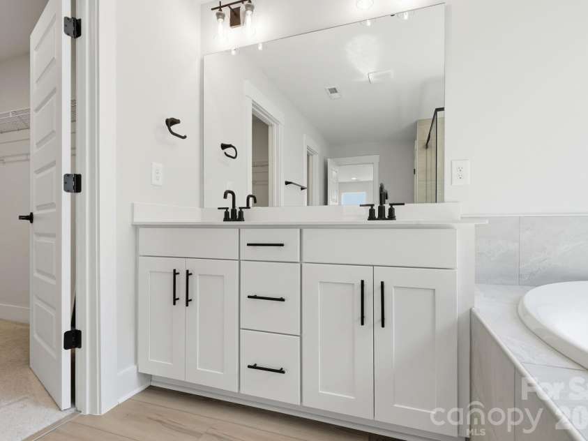 1433 Crooked Stick Drive, Rock Hill, SC 29730.  MLS# CAR4360974, YatesRealty ID 43418. Primary Bathroom