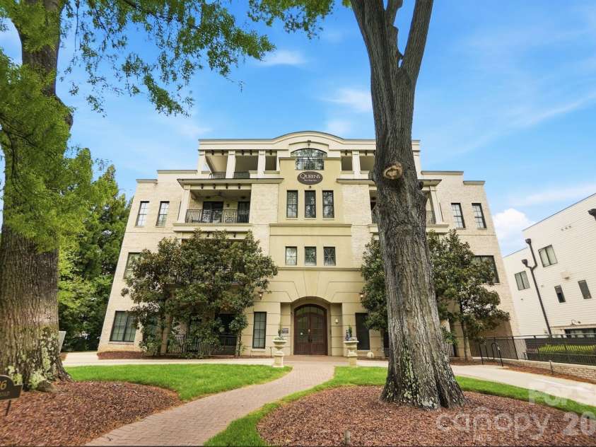 626 Queens Road, Charlotte, NC 28207.  MLS# CAR4409799, YatesRealty ID 43419. 