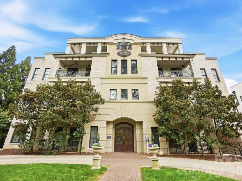 626 Queens Road, Charlotte, NC 28207.  MLS# CAR4409799, YatesRealty ID 43419. 