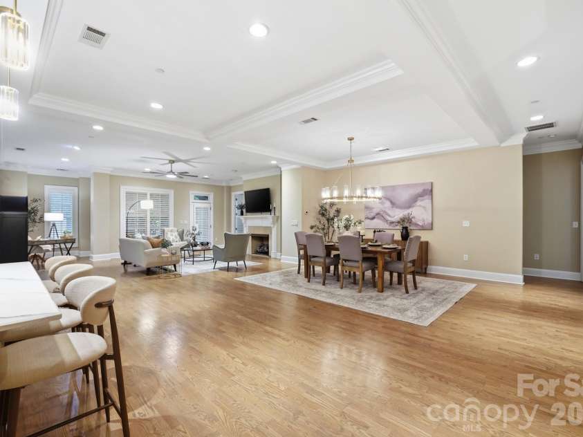 626 Queens Road, Charlotte, NC 28207.  MLS# CAR4409799, YatesRealty ID 43419. 