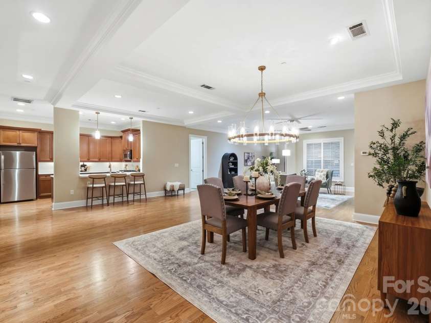 626 Queens Road, Charlotte, NC 28207.  MLS# CAR4409799, YatesRealty ID 43419. 