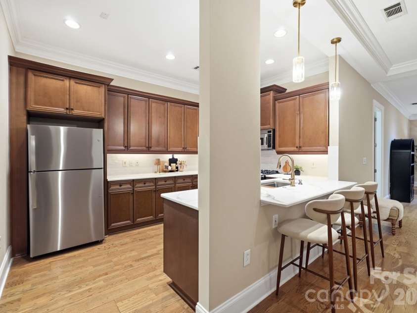 626 Queens Road, Charlotte, NC 28207.  MLS# CAR4409799, YatesRealty ID 43419. 