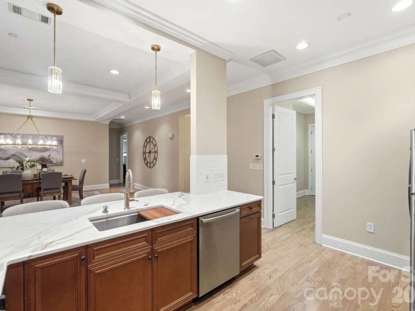 626 Queens Road, Charlotte, NC 28207.  MLS# CAR4409799, YatesRealty ID 43419. 