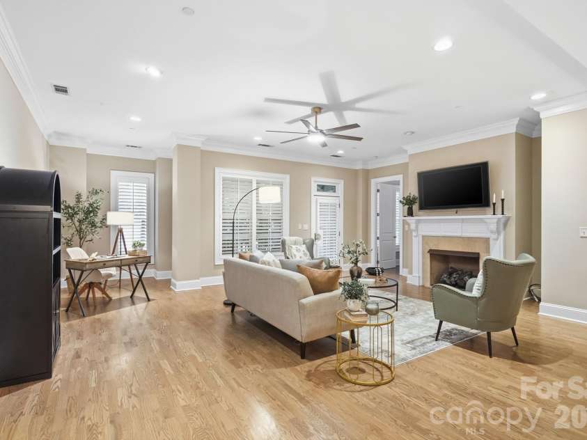 626 Queens Road, Charlotte, NC 28207.  MLS# CAR4409799, YatesRealty ID 43419. 