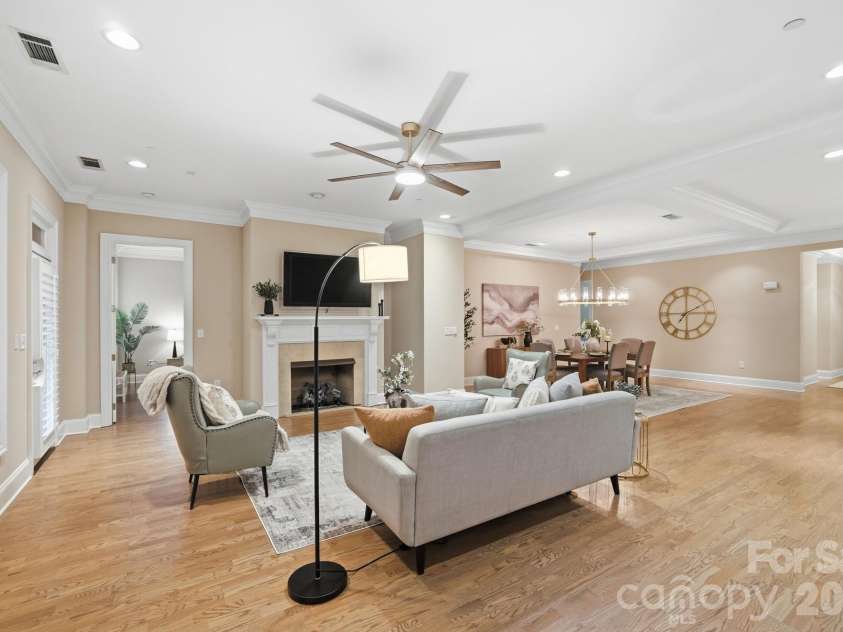 626 Queens Road, Charlotte, NC 28207.  MLS# CAR4409799, YatesRealty ID 43419. 