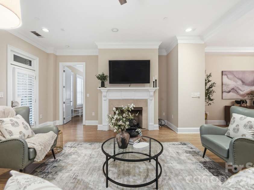 626 Queens Road, Charlotte, NC 28207.  MLS# CAR4409799, YatesRealty ID 43419. 