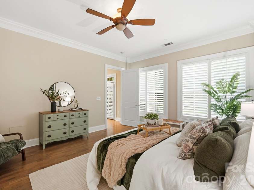 626 Queens Road, Charlotte, NC 28207.  MLS# CAR4409799, YatesRealty ID 43419. 