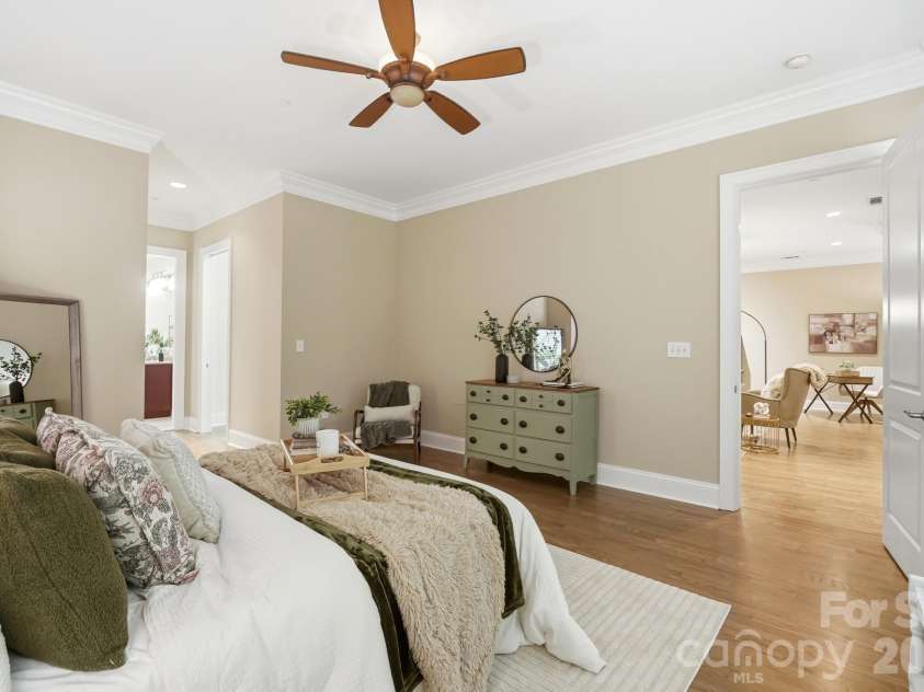 626 Queens Road, Charlotte, NC 28207.  MLS# CAR4409799, YatesRealty ID 43419. 