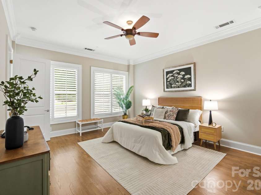 626 Queens Road, Charlotte, NC 28207.  MLS# CAR4409799, YatesRealty ID 43419. 