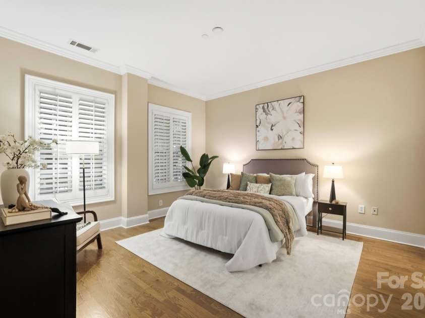 626 Queens Road, Charlotte, NC 28207.  MLS# CAR4409799, YatesRealty ID 43419. 