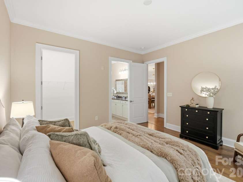 626 Queens Road, Charlotte, NC 28207.  MLS# CAR4409799, YatesRealty ID 43419. 