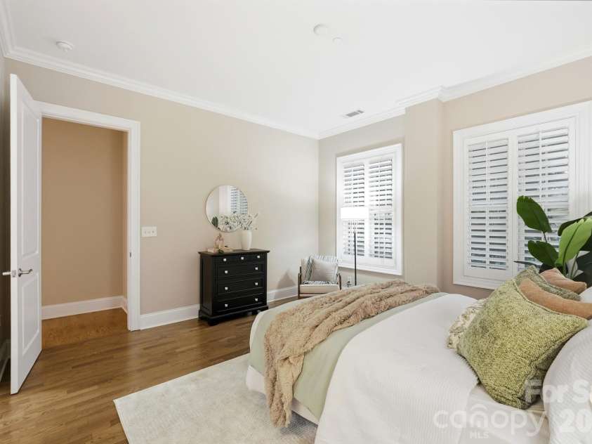 626 Queens Road, Charlotte, NC 28207.  MLS# CAR4409799, YatesRealty ID 43419. 