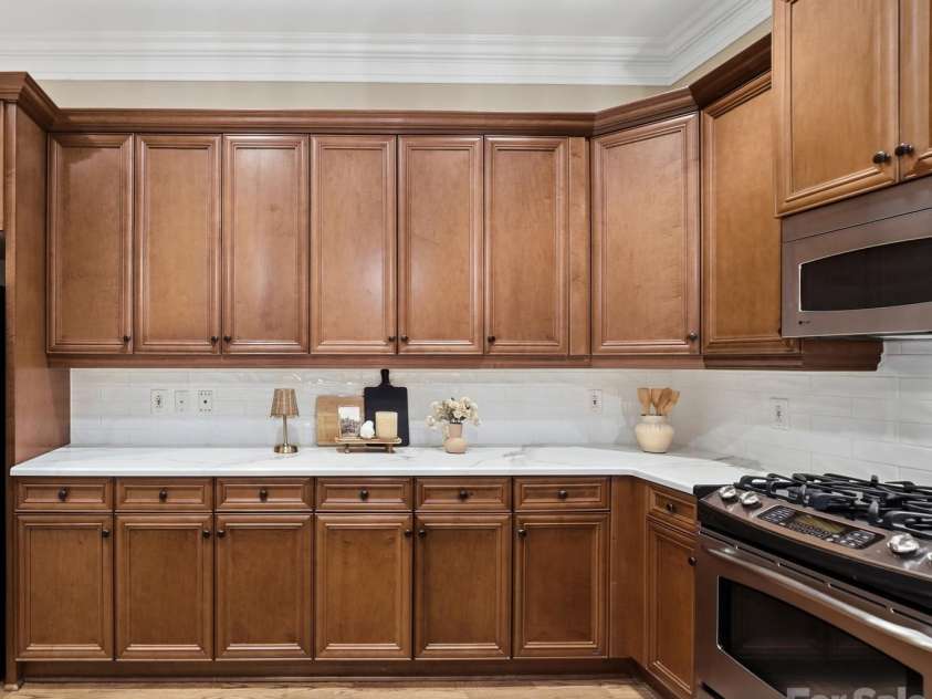 626 Queens Road, Charlotte, NC 28207.  MLS# CAR4409799, YatesRealty ID 43419. 