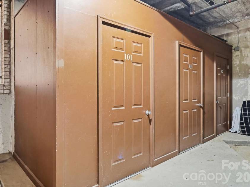 626 Queens Road, Charlotte, NC 28207.  MLS# CAR4409799, YatesRealty ID 43419. 