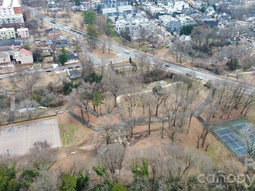 1004 Margaret Brown Street, Charlotte, NC 28202.  MLS# CAR4341341, YatesRealty ID 4342. An easy walk down the block to Frazier Park & greenway trails!