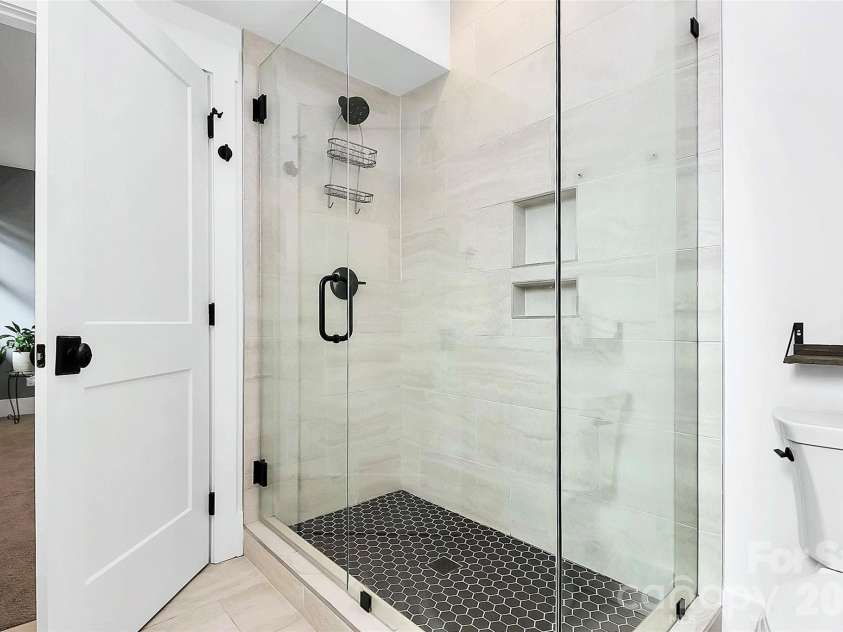 1004 Margaret Brown Street, Charlotte, NC 28202.  MLS# CAR4341341, YatesRealty ID 4342. Custom-tiled shower w/frameless glass