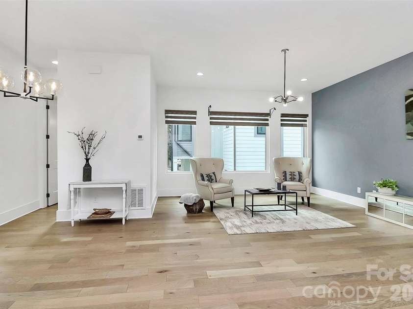 1004 Margaret Brown Street, Charlotte, NC 28202.  MLS# CAR4341341, YatesRealty ID 4342. Main level w/large windows, 10-ft ceilings, luxury flooring & updated lighting