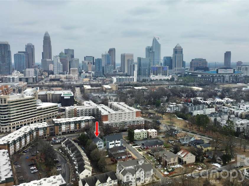 1004 Margaret Brown Street, Charlotte, NC 28202.  MLS# CAR4341341, YatesRealty ID 4342. Proximity to sports, museums, restaurants & more!