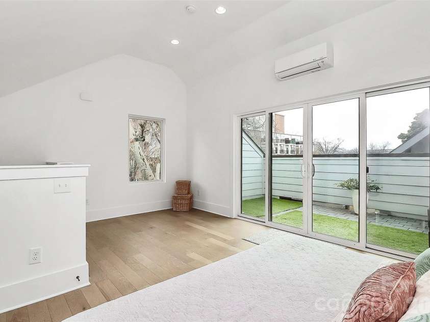 1004 Margaret Brown Street, Charlotte, NC 28202.  MLS# CAR4341341, YatesRealty ID 4342. Sliding doors & screened doors onto private terrace