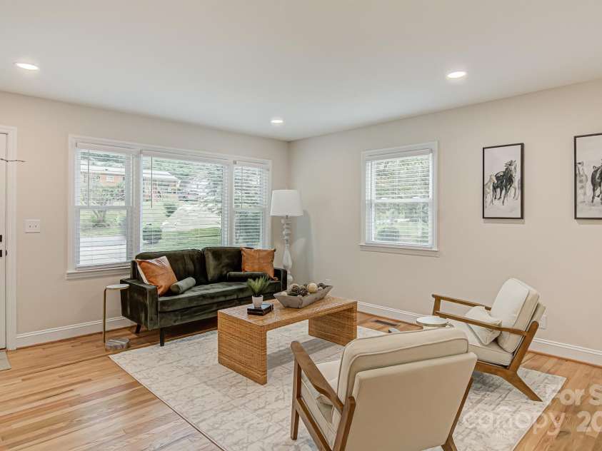 2350 Parkway Drive, Winston Salem, NC 27103.  MLS# CAR4240020, YatesRealty ID 4342. 