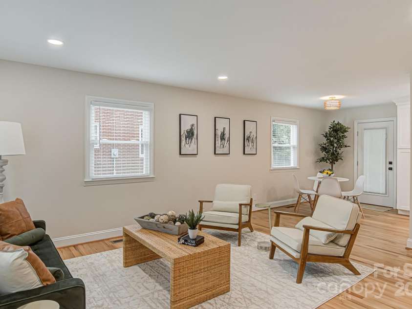 2350 Parkway Drive, Winston Salem, NC 27103.  MLS# CAR4240020, YatesRealty ID 4342. 