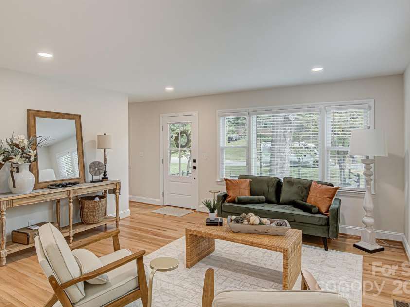 2350 Parkway Drive, Winston Salem, NC 27103.  MLS# CAR4240020, YatesRealty ID 4342. 