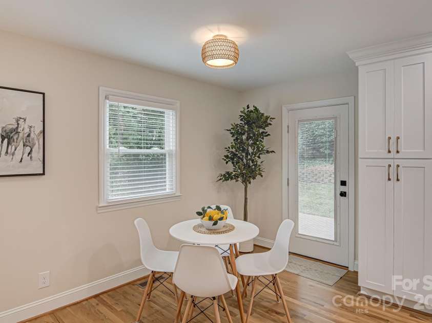 2350 Parkway Drive, Winston Salem, NC 27103.  MLS# CAR4240020, YatesRealty ID 4342. 