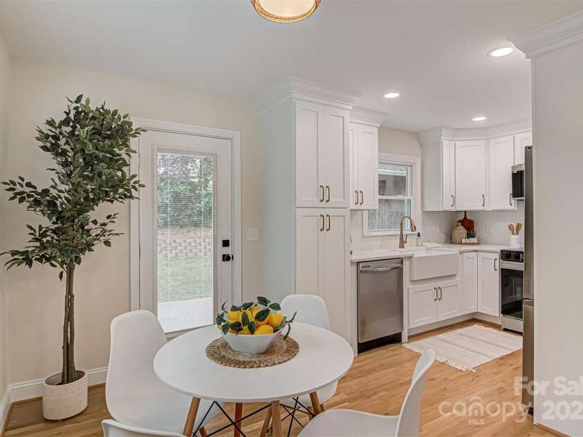 2350 Parkway Drive, Winston Salem, NC 27103.  MLS# CAR4240020, YatesRealty ID 4342. 