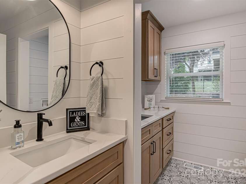 2350 Parkway Drive, Winston Salem, NC 27103.  MLS# CAR4240020, YatesRealty ID 4342. 