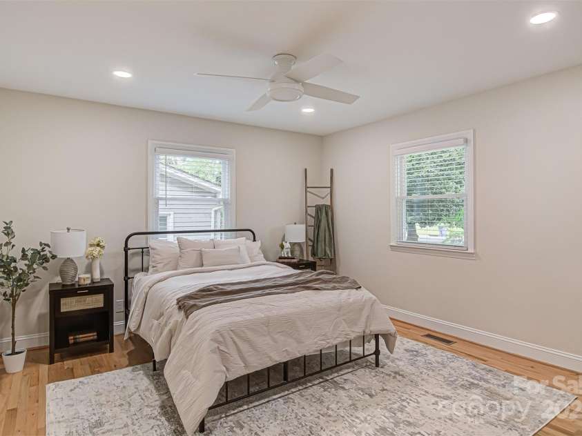 2350 Parkway Drive, Winston Salem, NC 27103.  MLS# CAR4240020, YatesRealty ID 4342. 