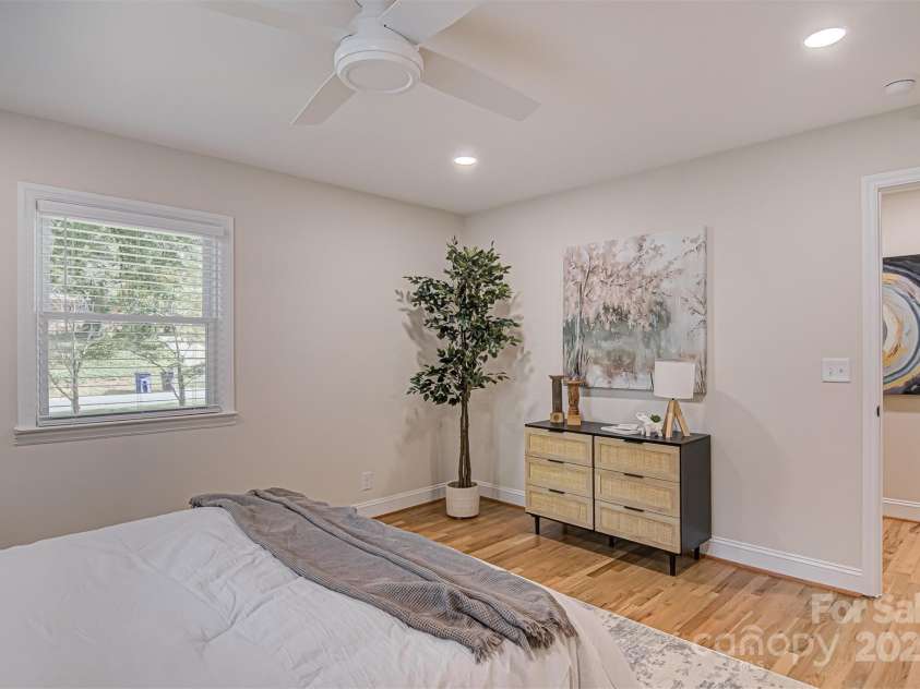 2350 Parkway Drive, Winston Salem, NC 27103.  MLS# CAR4240020, YatesRealty ID 4342. 