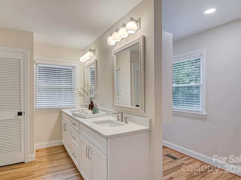2350 Parkway Drive, Winston Salem, NC 27103.  MLS# CAR4240020, YatesRealty ID 4342. 