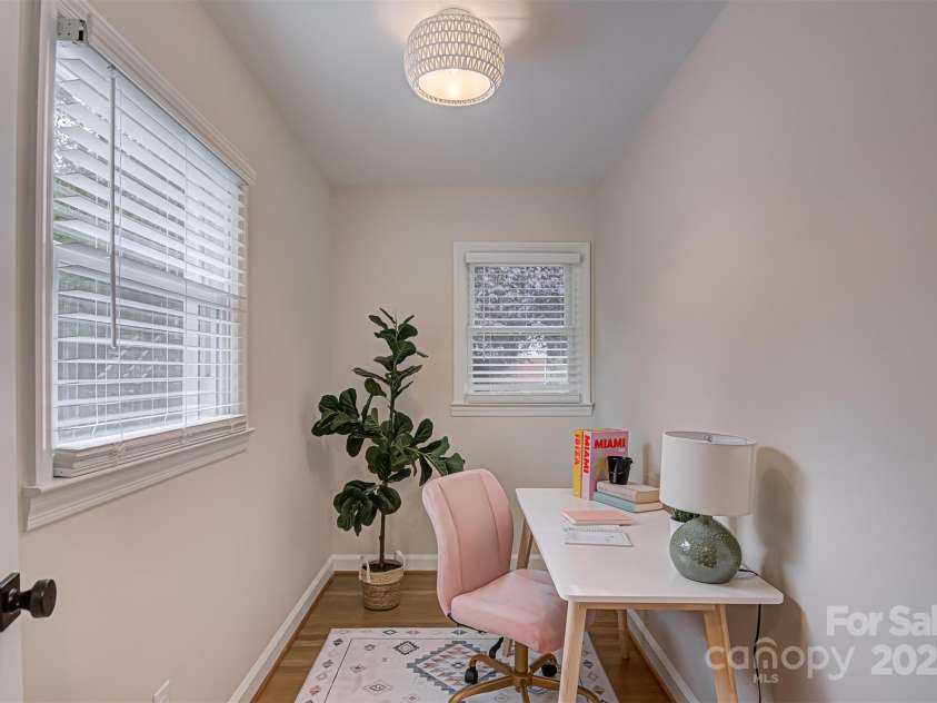 2350 Parkway Drive, Winston Salem, NC 27103.  MLS# CAR4240020, YatesRealty ID 4342. 