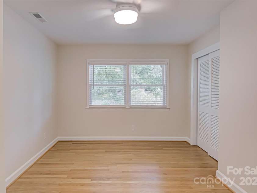 2350 Parkway Drive, Winston Salem, NC 27103.  MLS# CAR4240020, YatesRealty ID 4342. 