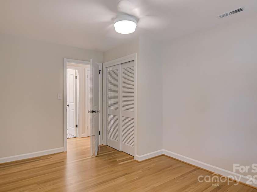 2350 Parkway Drive, Winston Salem, NC 27103.  MLS# CAR4240020, YatesRealty ID 4342. 